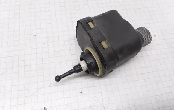 Opel Astra F Headlight level adjustment motor 