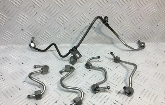 Nissan X-Trail T31 Fuel injector supply line/pipe 