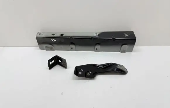 Volvo XC60 Fender mounting bracket