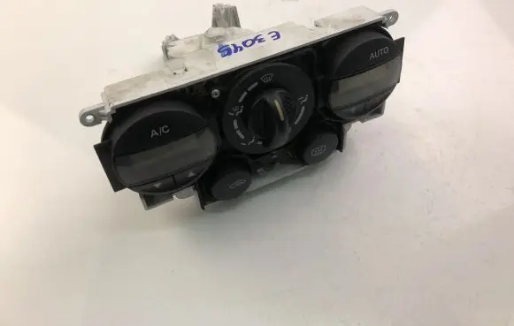 Nissan Primera Interior fan control switch 