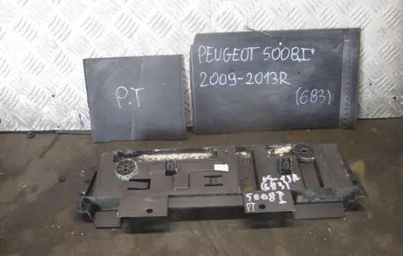 Peugeot 5008 Tailgate trim 