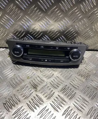 Toyota Avensis T270 Climate control unit 5590005470