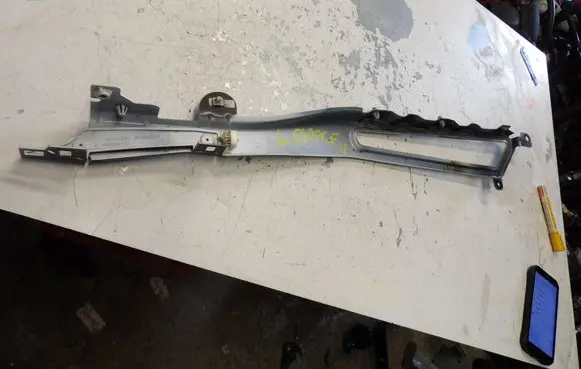Renault Espace V (RFC) Fender mounting bracket