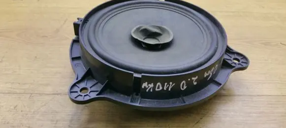 Nissan Qashqai High frequency speaker in the rear doors 