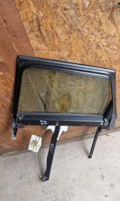 Audi A3 S3 8P Rear door window/glass frame 