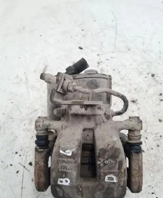 Volkswagen PASSAT B6 Front brake caliper