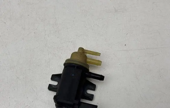 Skoda Octavia Mk3 (5E) Vacuum valve 04L131051F