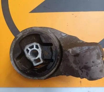 Opel Antara Engine mount bracket X01187