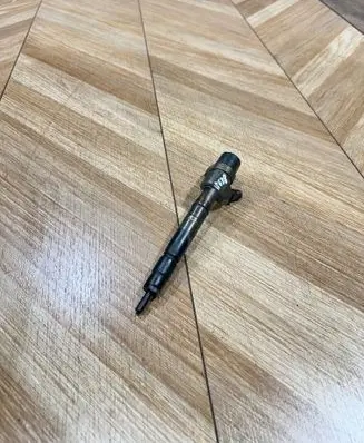 Mercedes-Benz Vito Viano W638 Fuel injector a6130700587