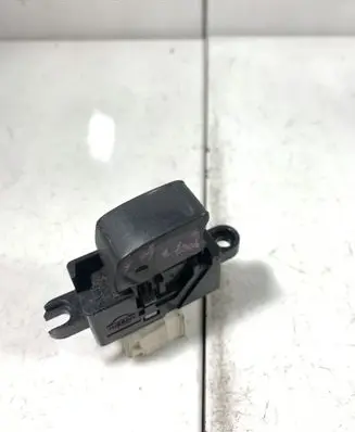 Nissan X-Trail T30 Electric window control switch 3710Z