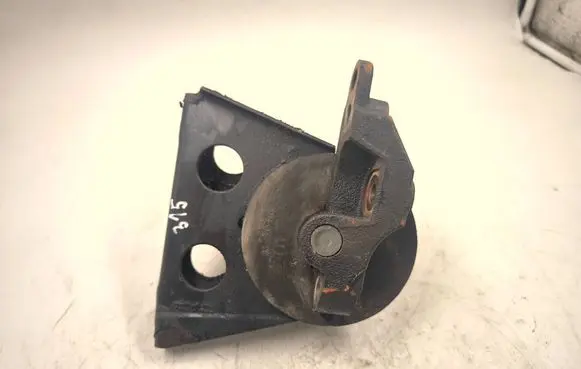 Engine mount bracket