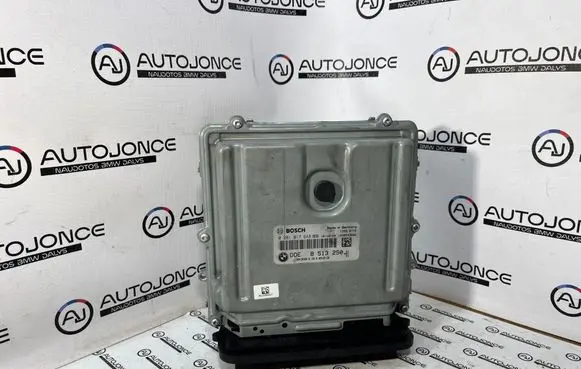 BMW 5 F10 F11 Engine control unit/module 8513250 030131823