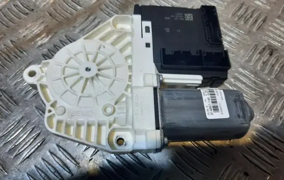 Volkswagen PASSAT CC Front door window regulator motor 3C0959793C