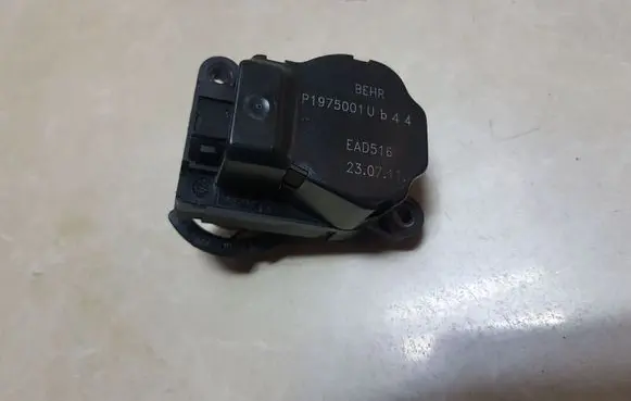 Peugeot 5008 Air flap motor/actuator P1975001UB44
