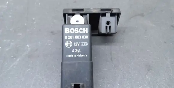 Volkswagen Golf V Other relay 0281003038 038907281D
