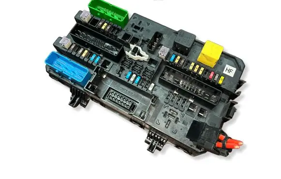 Opel Zafira B Fuse module 13206758