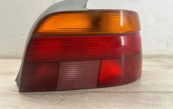BMW 5 E39 Rear/tail lights 8358032