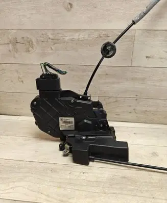 Volvo V70 Front door lock 31253673