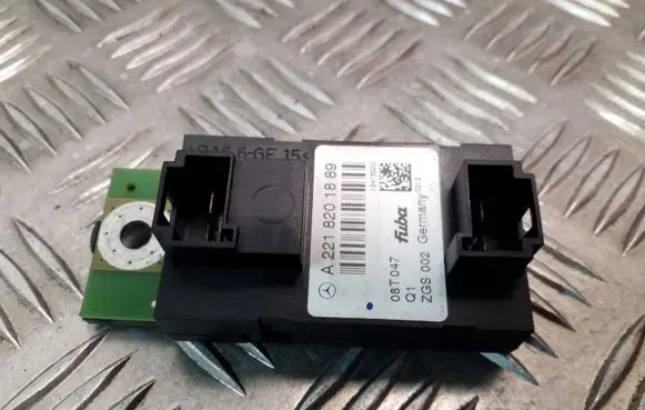Mercedes-Benz S W221 Aerial antenna amplifier A2218201889
