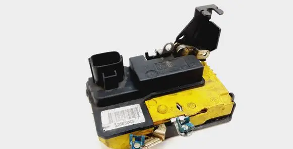 Volvo XC90 Front door lock 8650545