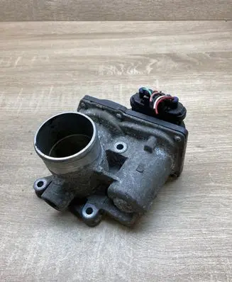 Toyota Auris E180 Throttle body valve 261000N030