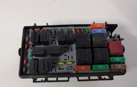 Opel Corsa C Fuse module 13217394EH