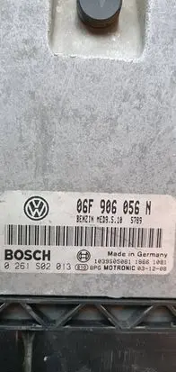 Volkswagen Touran I Engine control unit/module 06F906056N 0261S02013 1039S05081