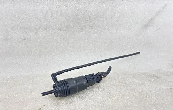 BMW 5 E39 Windscreen/windshield washer pump 8360244