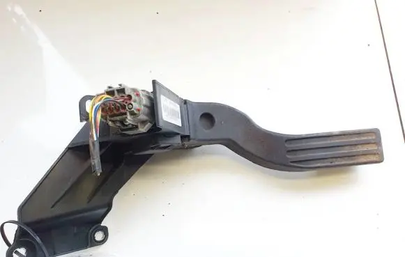 Ford Mondeo Mk III Accelerator throttle pedal 2s719f836da