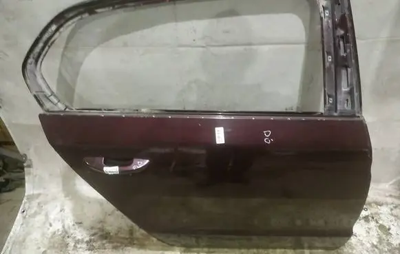 Skoda Superb B6 (3T) Rear door RAUDONOS