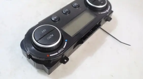 Suzuki Swift I Interior fan control switch 