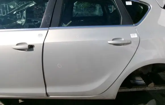 Opel Astra J Rear door