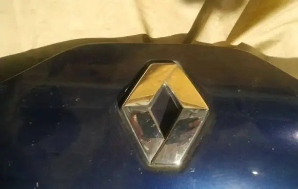 Renault Laguna I Manufacturer badge logo/emblem 