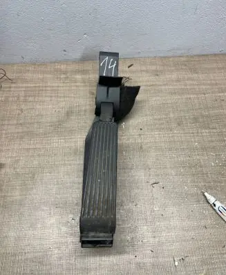 Mercedes-Benz E W211 Accelerator throttle pedal A2113000404