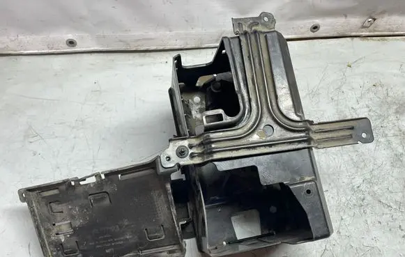 Opel Insignia B Battery box tray 84407923