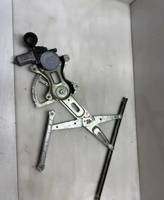 Toyota Prius (NHW20) Rear door window regulator with motor 8119775