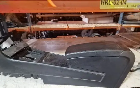 Volkswagen PASSAT B7 Armrest 