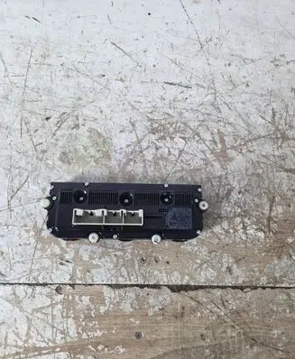 Volkswagen PASSAT B6 Climate control unit