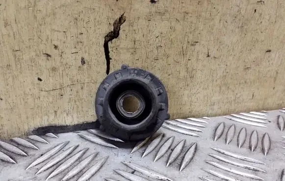 KIA Sorento Radiator mount bracket