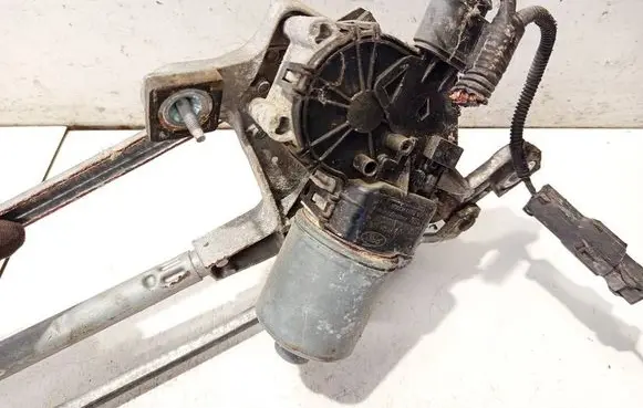 Ford Mondeo Mk III Wiper motor 7s7117508aa 0390241633