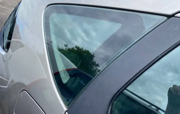 Peugeot 407 Rear vent window glass