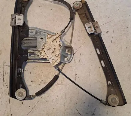 Mercedes-Benz C W203 Front door window regulator motor 990595101 A2118201742 31033607