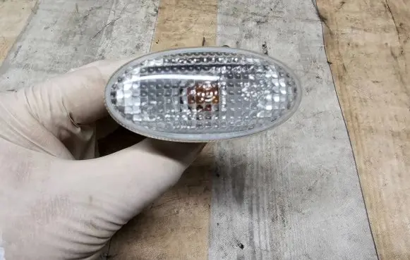 Mazda 2 Front indicator light