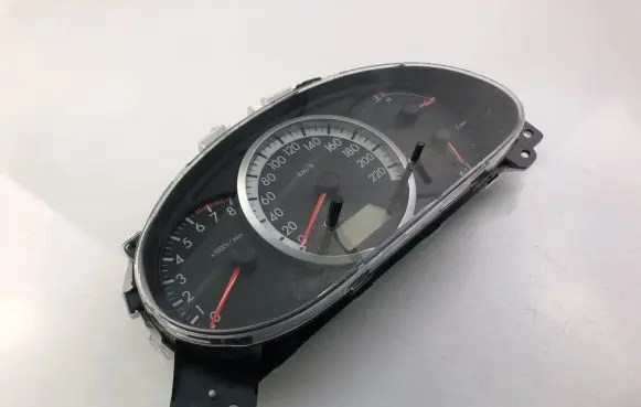 Mazda 5 Speedometer (instrument cluster) C23555430