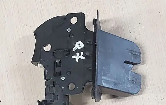 Audi Q7 4L Tailgate/trunk/boot lock/catch/latch 8P4827505C