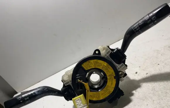 Mazda 323 Wiper turn signal indicator stalk/switch 17B366
