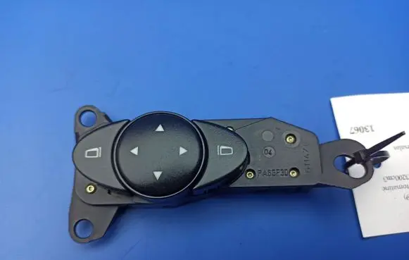 Mercedes-Benz E W211 Wing mirror switch 2118202110