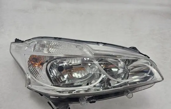 Peugeot 208 I Headlight/headlamp 9802221280