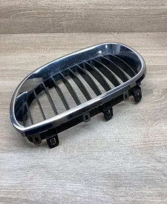 BMW 5 E60 E61 Bonnet/hood grill 7027061 7065701