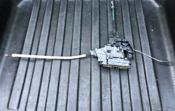 Mercedes-Benz E W213 Front door lock A2220063999 A0997202100